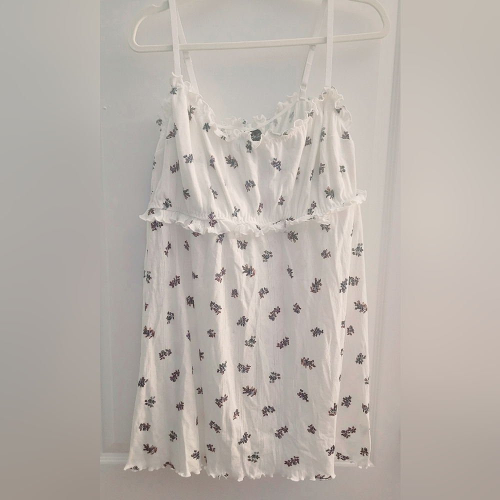 🪻 City Chic White and Purple Floral Nightgown